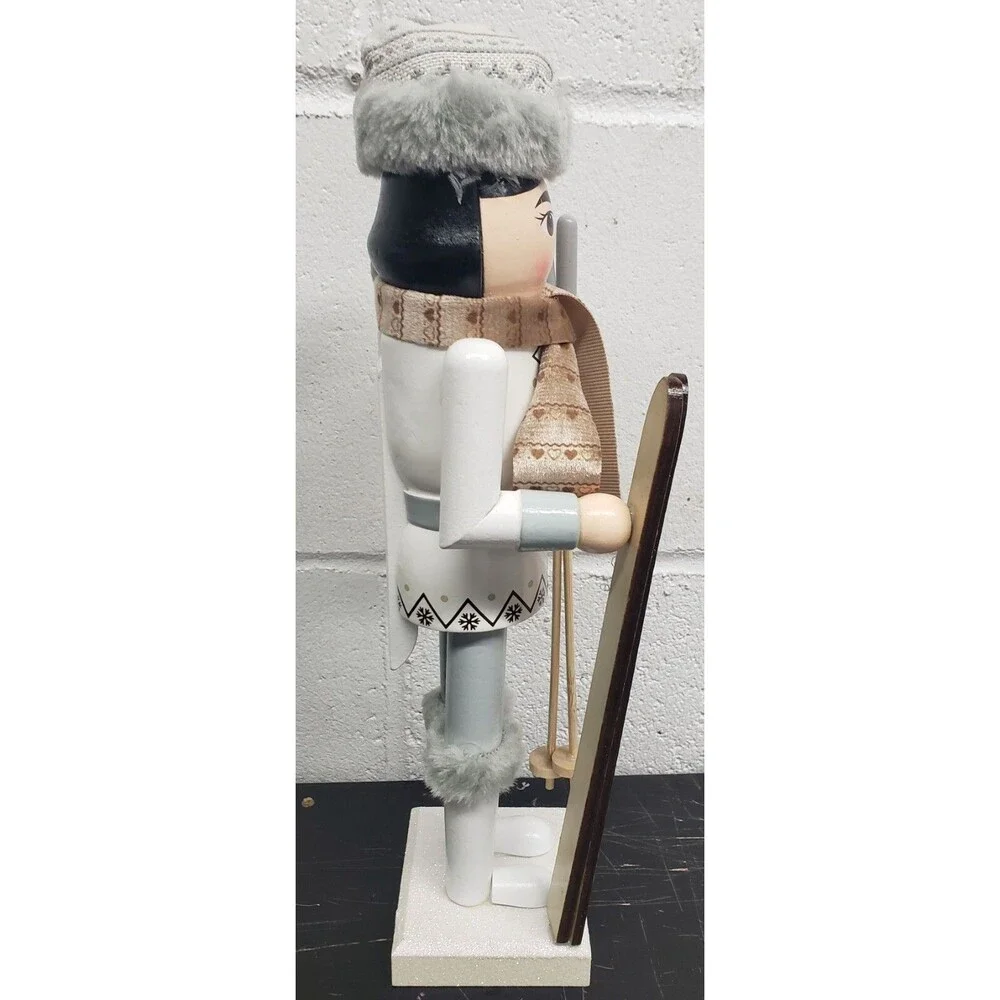 Wooden Christmas Nutcracker,14